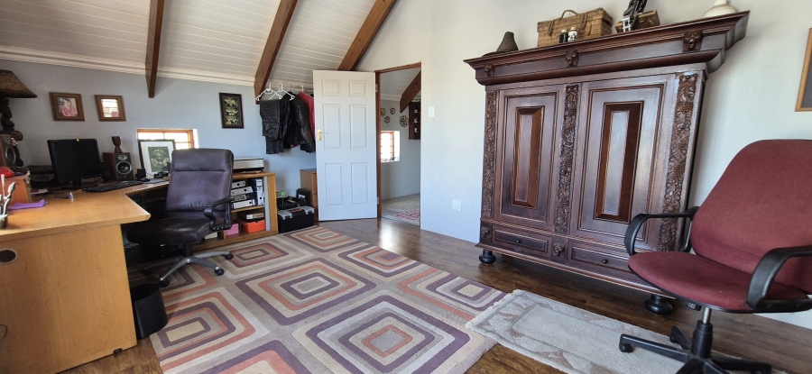 5 Bedroom Property for Sale in Cape Farms Western Cape